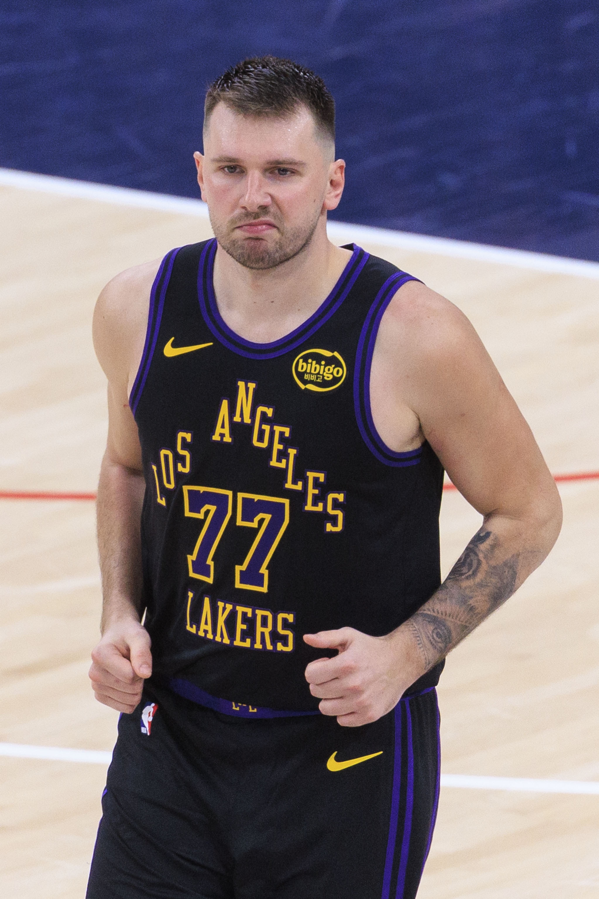 开云入口-我咋不信？东契奇：我青少年时候玩过胯下扣篮 有视频为证